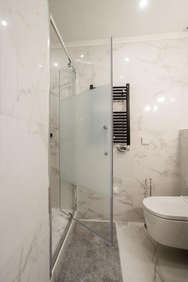 Appartement Sartre : Au Coeur De La Rive Gauche, Neuf, Design, 2/4 Personnes *